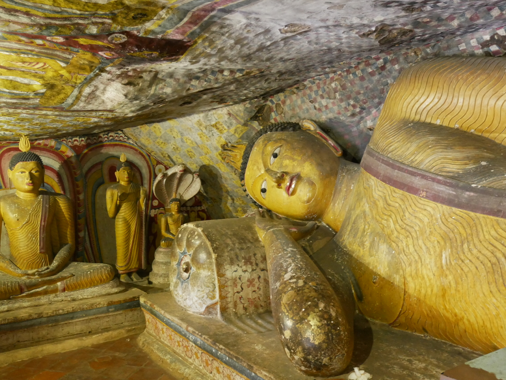 Dambulla cave buddha statues with mural paintings on the ceiling - Sri Lanka