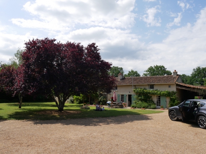 Les Deux Chenes - Loire Valley Farmhouse - Parking