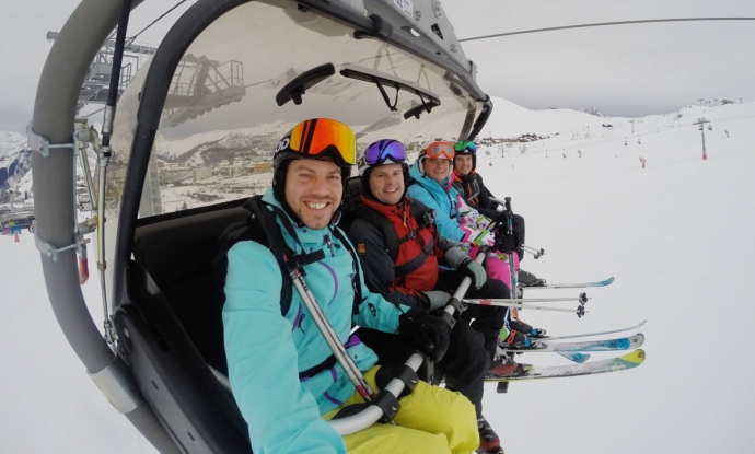 Alpe d'Huez Chairlift Selfie - Simon Heyes skiing