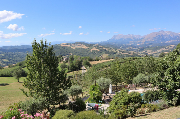 Casa Lola Family Accommodation - Views Of Marche, Italy