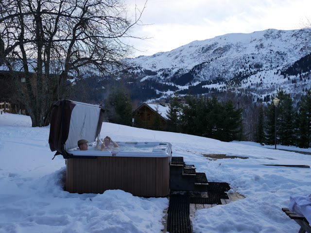 The outdoor hub tub at Chalet Braye - Fish & Pips, Meribel Village