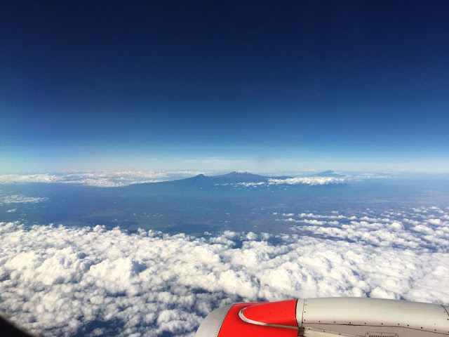 Flying past Mount Kilimanjaro - Nairobi to Mombasa with Kenya Airways