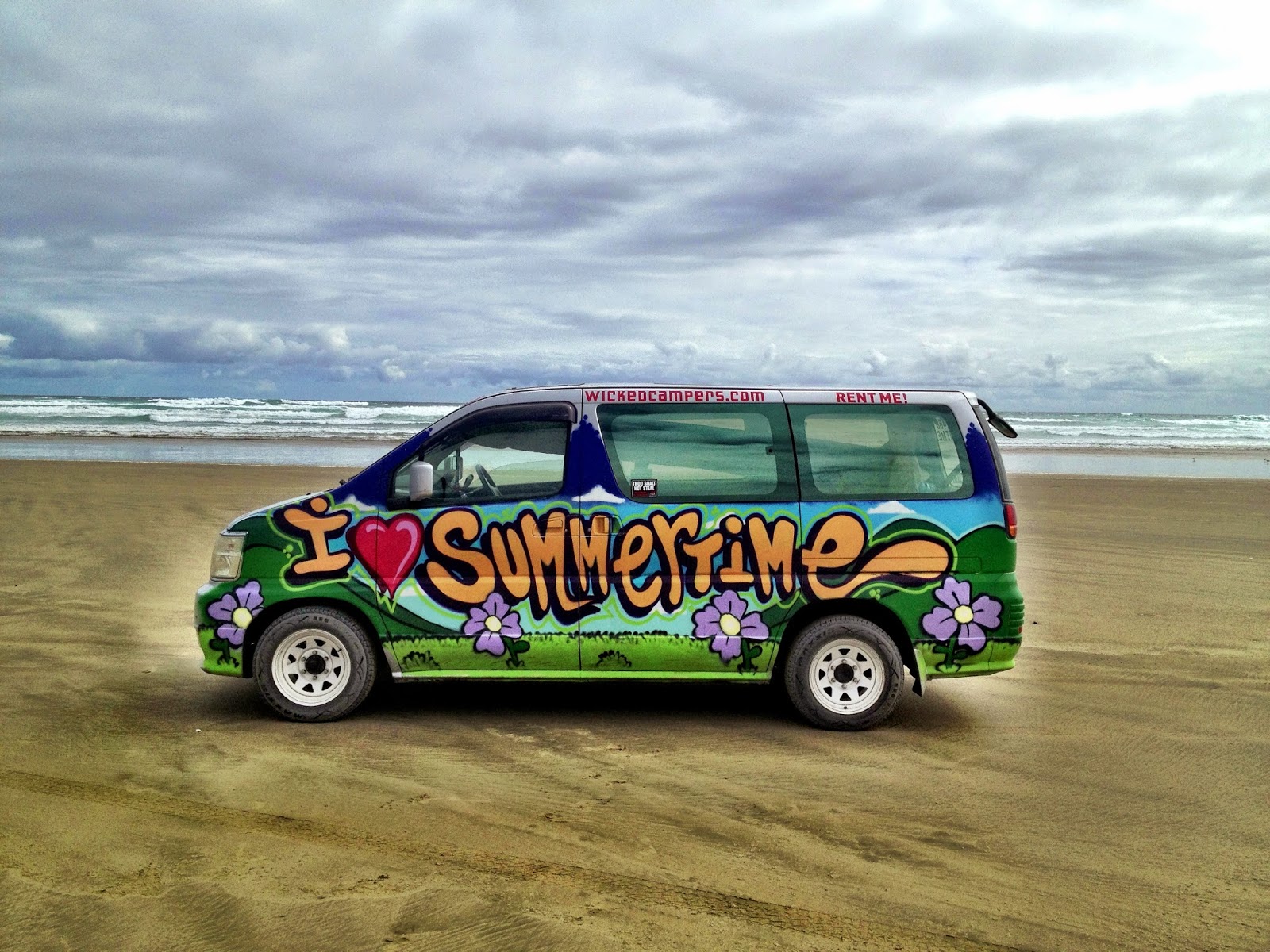 Wicked campervan on 90-Mile Beach - New Zealand