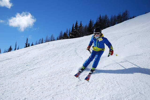 Skiing on snow - cold mountain - skiing tips